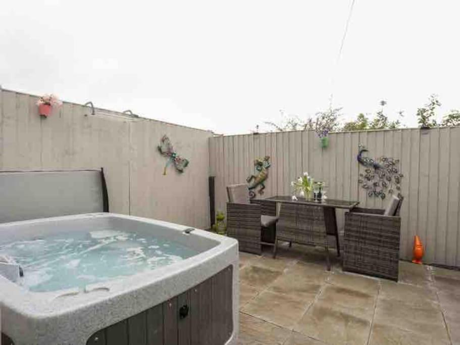 Beeches Bach, 1 Bedroom Cottage With Hot Tub Prestatyn Buitenkant foto