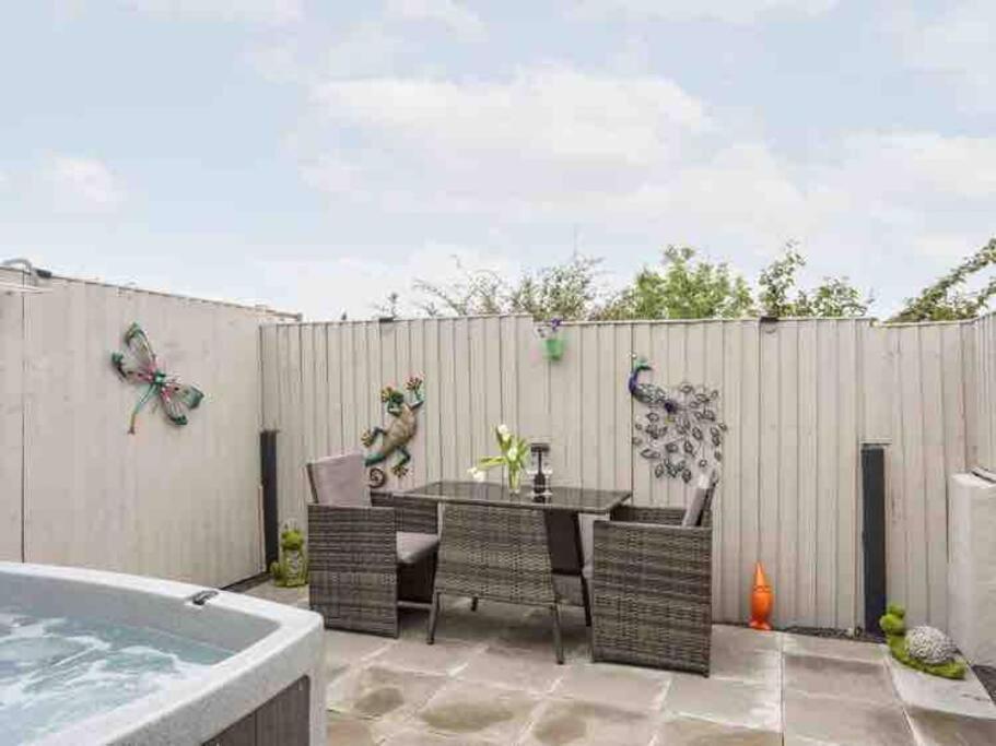 Beeches Bach, 1 Bedroom Cottage With Hot Tub Prestatyn Buitenkant foto